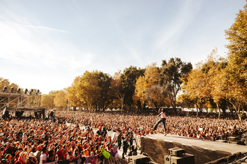 Shaboozey performing at GoldenSky Festival in 2024